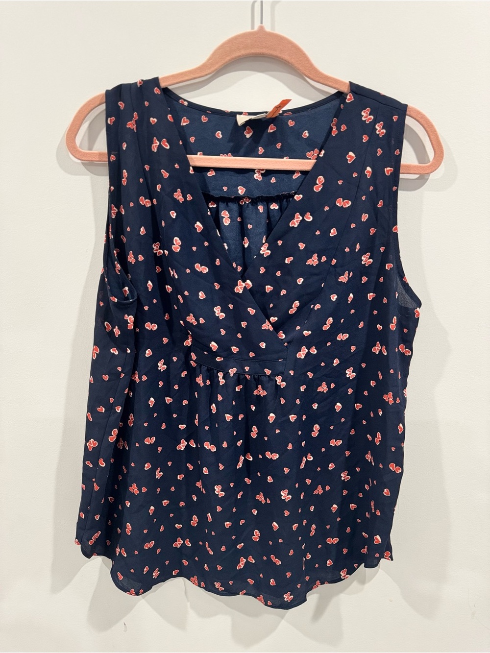 LOFT Outlet - Women’s Navy Sleeveless V-Neck Top with Pink Heart Print